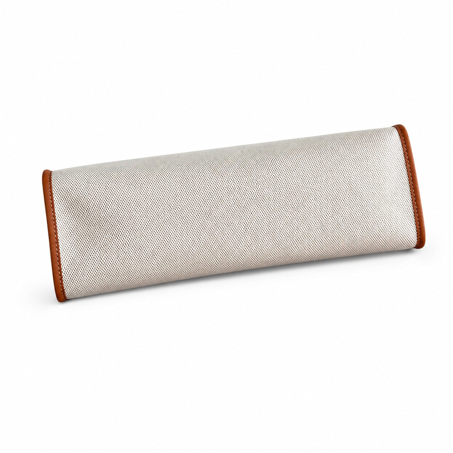 Hermers' popular herbag 31cm is designed to be inspired by saddle bags. The body of the bag is made of canvas, and the outer seams, shoulder straps and handbags are made of leather. The appearance is