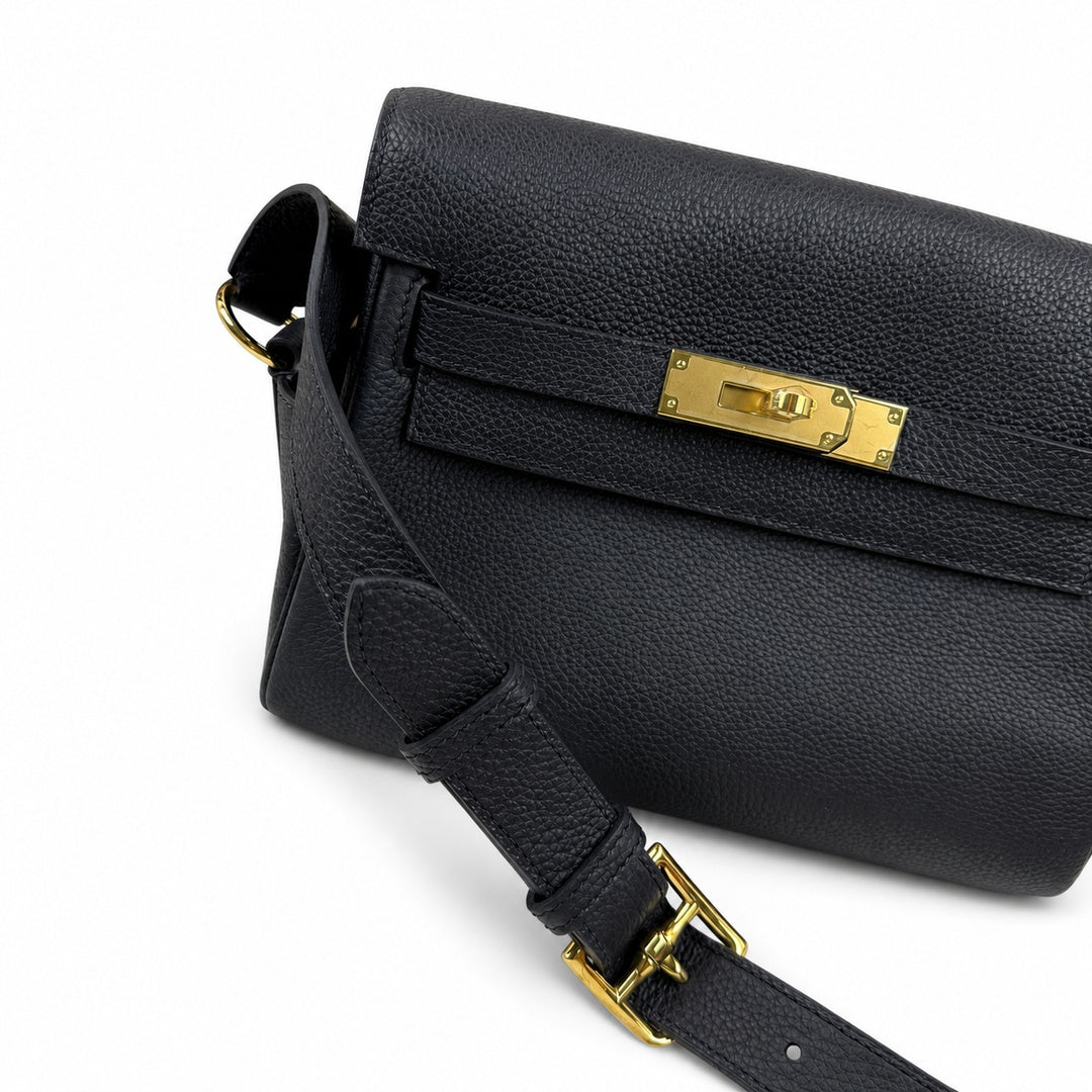 🆕 In stock Kelly Messenger messenger bag for men and women, black gold buckle, imported leather, all-steel hand-waxed thread, the highest cost-effectiveness on the entire network. The classic combinat